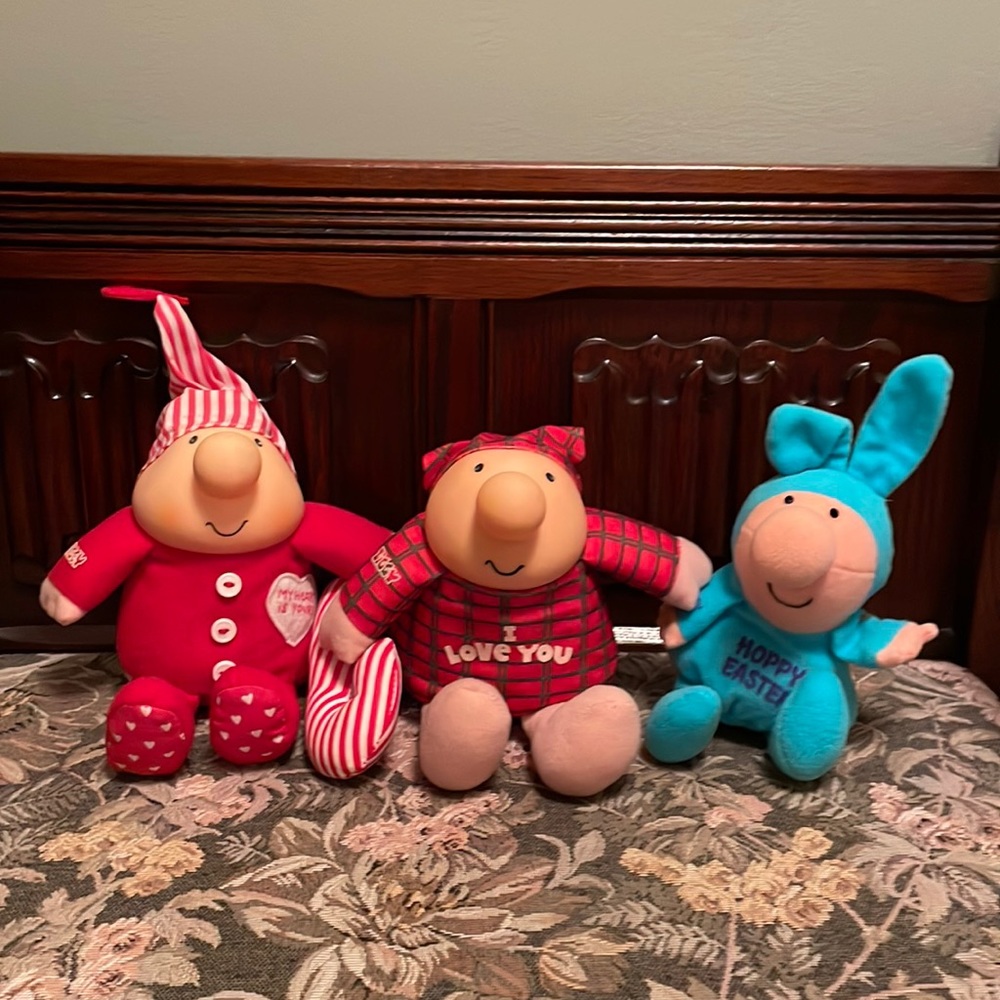 3 Ziggy stuffed toys.